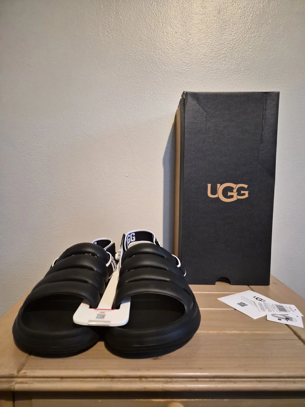 UGG Men’s Black Slide Sandals with Ugg Sport Logo Strap Sz10